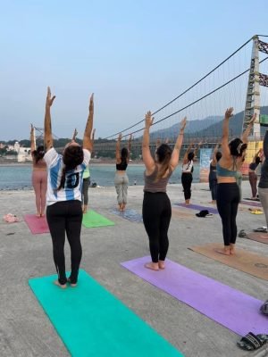 práctica de yoga en india